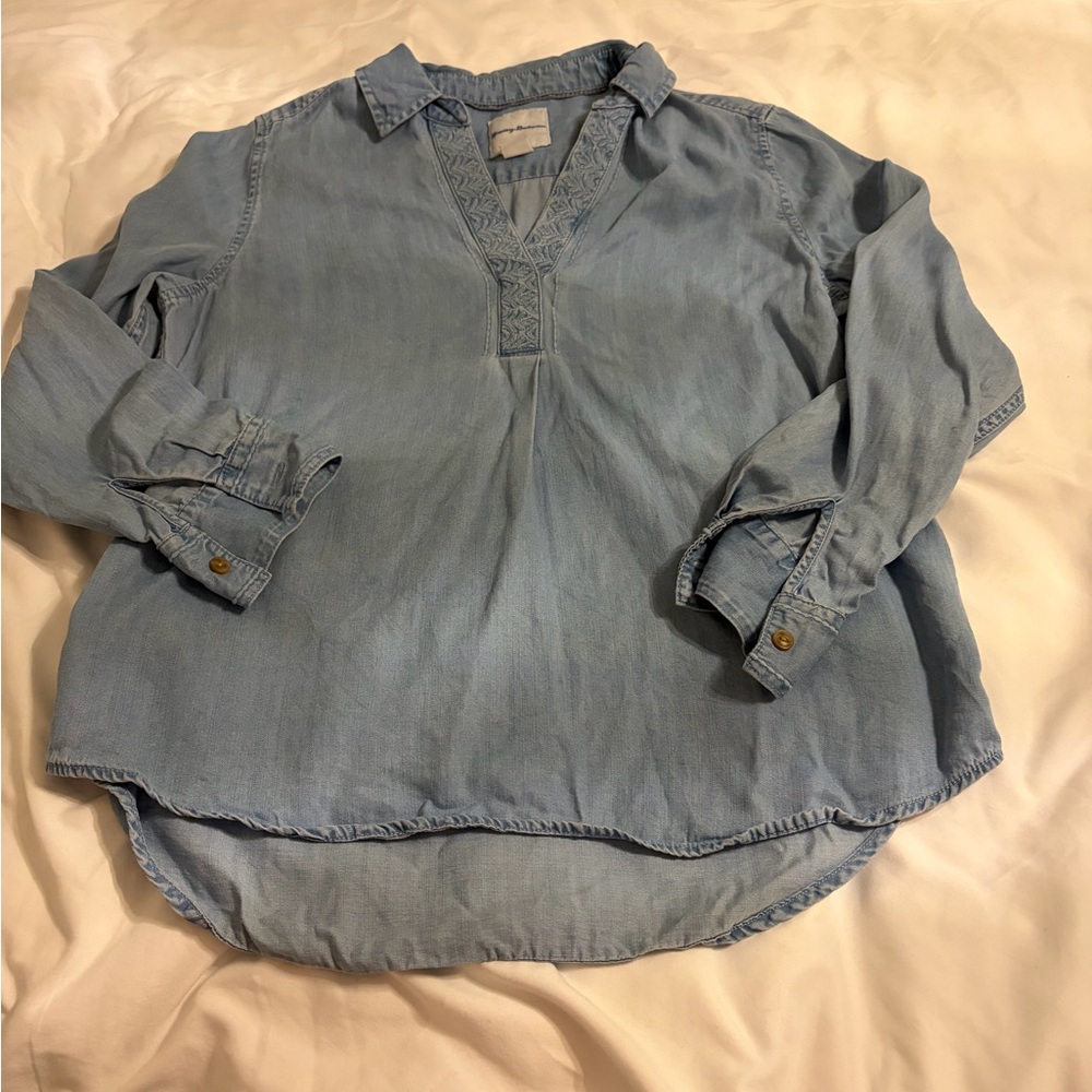 Tommy Bahama Women's Light Blue Blouse‎